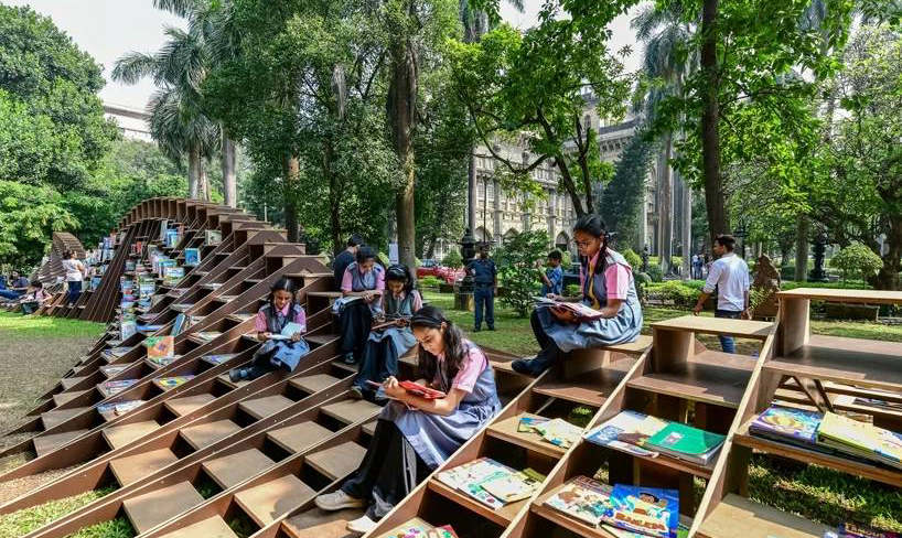 印度“書(shū)蟲(chóng)”展架裝置設(shè)計(jì) | NUDES