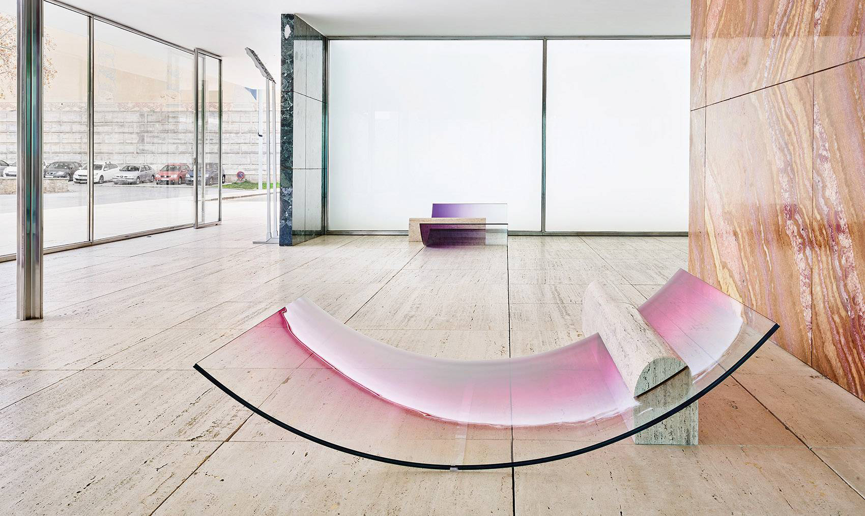 密斯·凡德羅巴塞羅那德國(guó)館“無(wú)懼玻璃”藝術(shù)裝置設(shè)計(jì) | Studio Sabine Marcelis