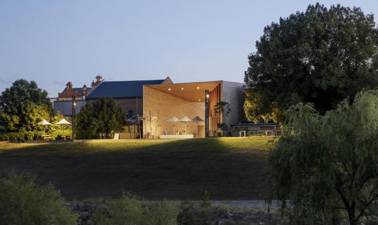 澳大利亞 Maitland Riverlink 社區(qū)公共中心裝置設(shè)計 | CHROFI