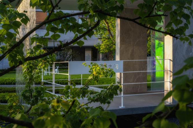 遂寧一角，邂逅一處光丨正黃翡翠天驕