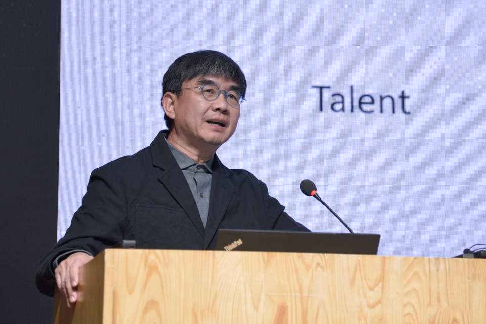 1543200453290544.jpg 01-Architectural-Education-and-Challenges_Yungho-Chang-960x641.jpg