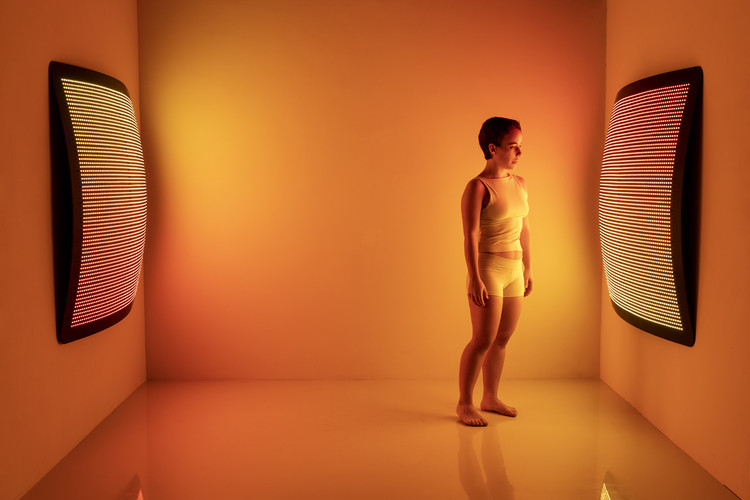 1586324825165340.jpg Manta_Ray_White_room_with_a_dancer__2S4A4777.jpg