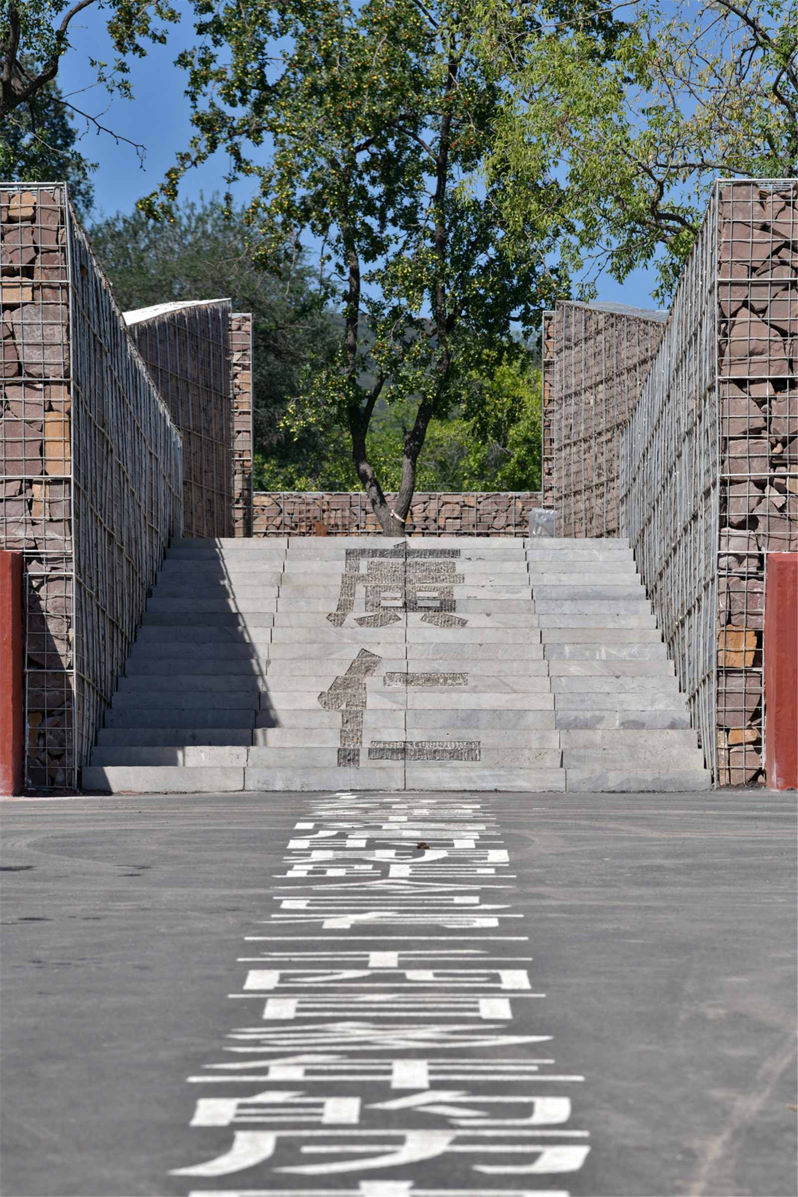 9 從停車場(chǎng)引入入口的廣仁寺簡(jiǎn)介.jpg