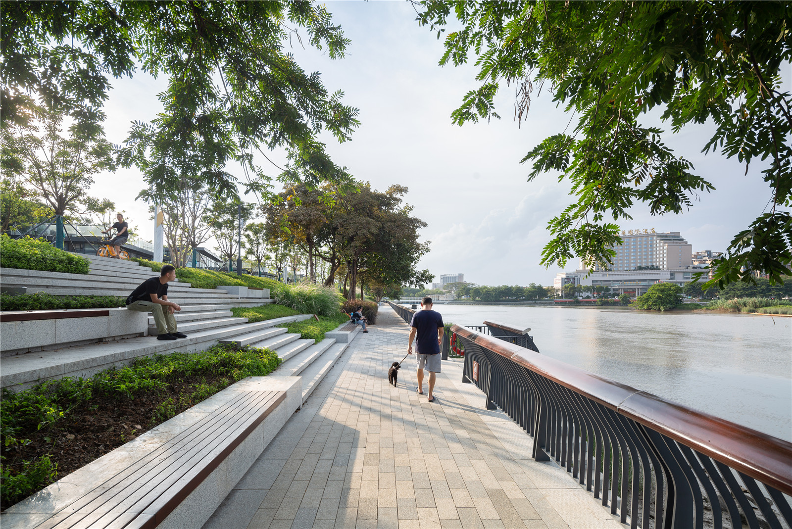 17通行與休閑功能兼具的臺階.jpg