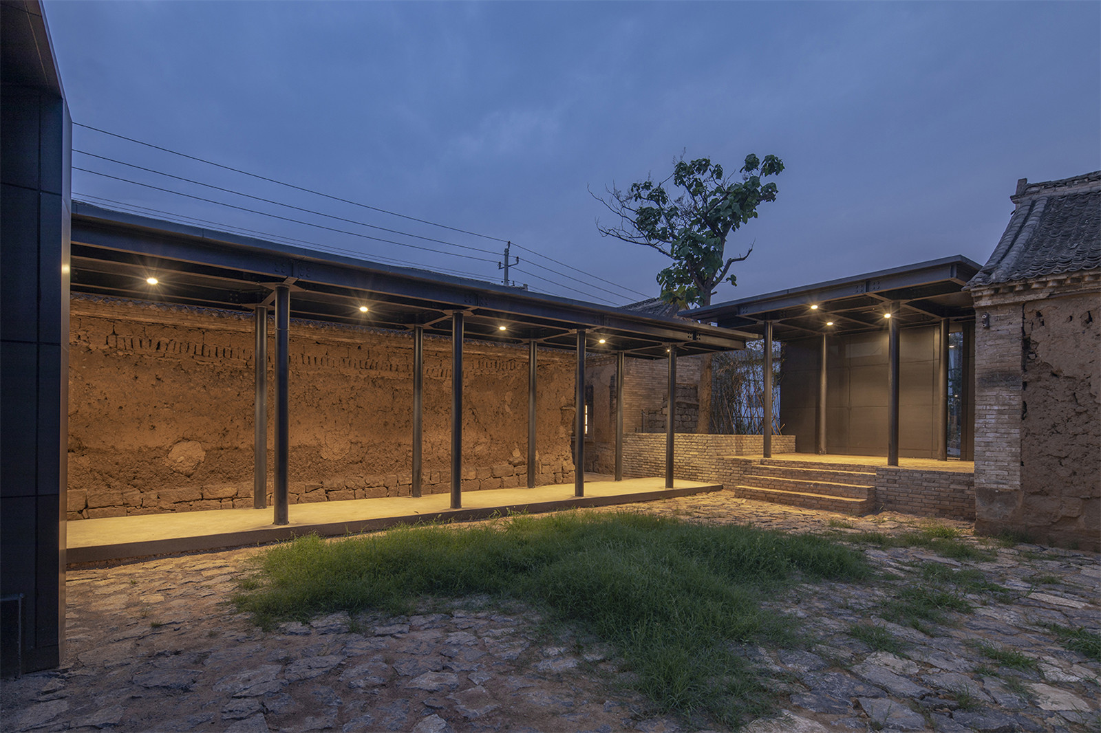 36_利用場(chǎng)地高差形成空間的起伏using the height difference of the site to form the fluctuation of the space.jpg