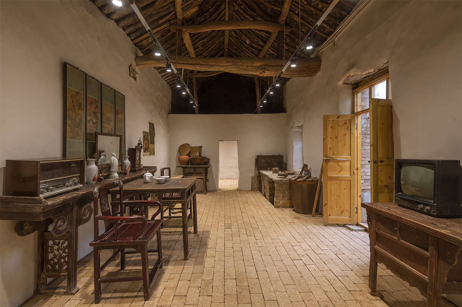 40_保留民居室內(nèi)，恢復(fù)傳統(tǒng)民居生活場(chǎng)景keep the interior of the folk house and restore the life scene of the traditional folk house.jpg