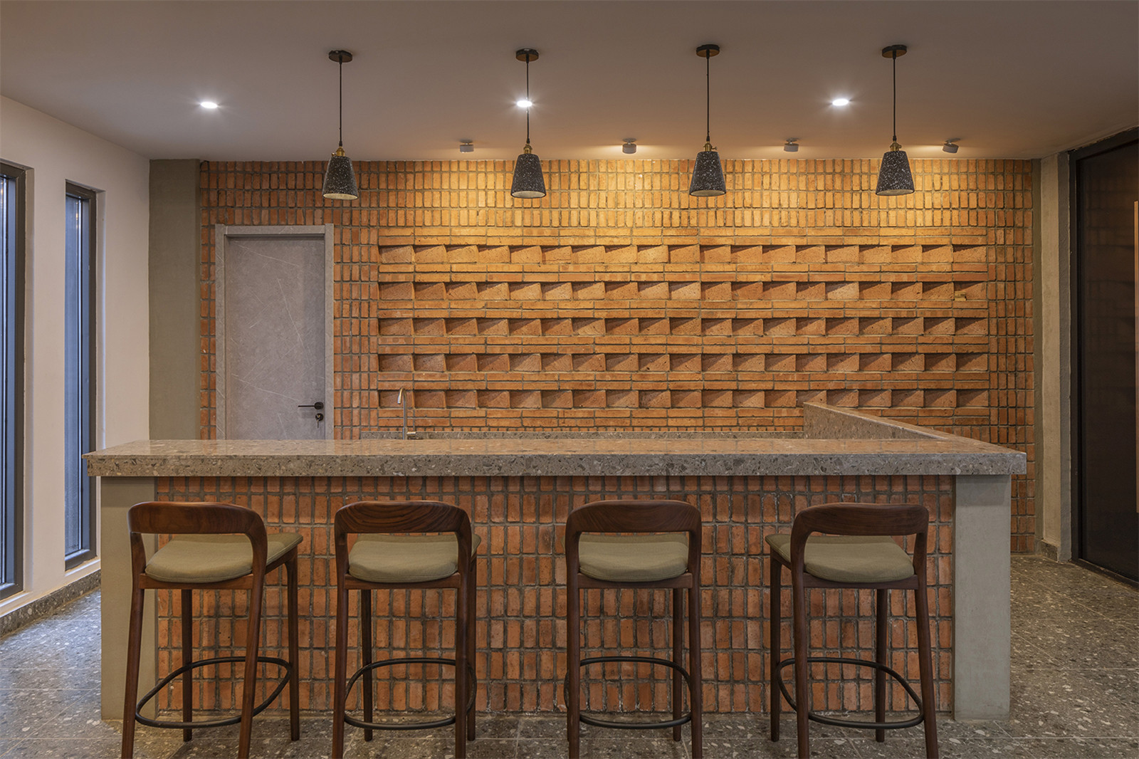 42_設(shè)置有水臺(tái)，可以為使用者提供咖啡和飲料the bar can provide coffee and other drinks for the visitors.jpg