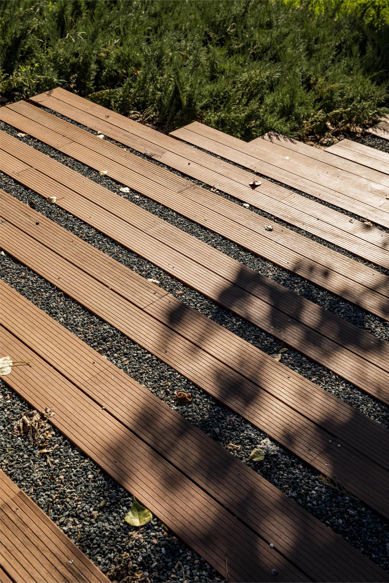 圖9 竹木與礫石交織的臺(tái)階(1).jpg