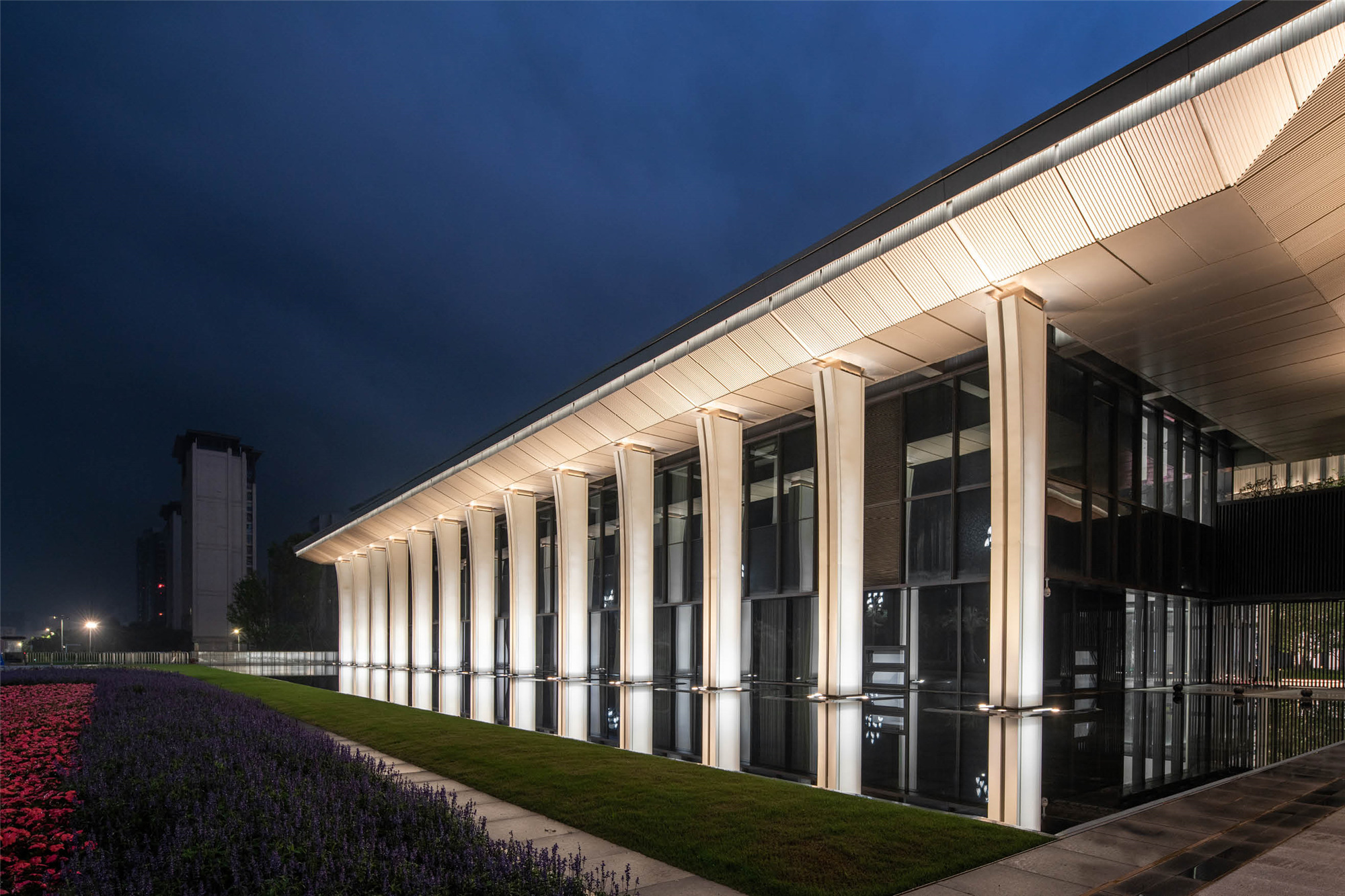 Shallow reflective pool?超越視覺(jué).jpg