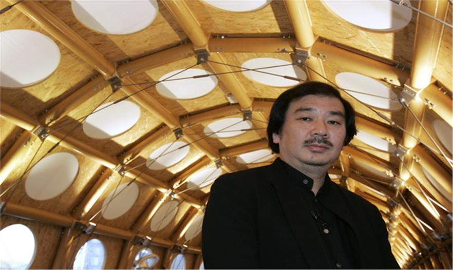 在近年世界各大震災(zāi)發(fā)生后，日本建筑師坂茂盡力趕往當(dāng)?shù)貐f(xié)助搭建紙質(zhì)避難所